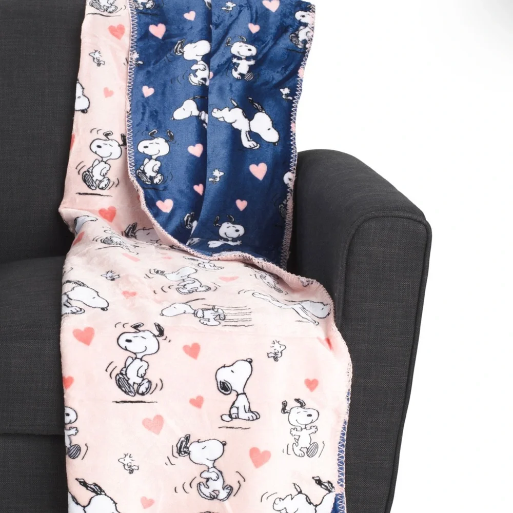 Berkshire Peanuts Snoopy Mini Poses And Hearts Reversible Throw-50” x 70”